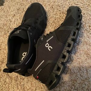 On Cloud waterproof running shoes
